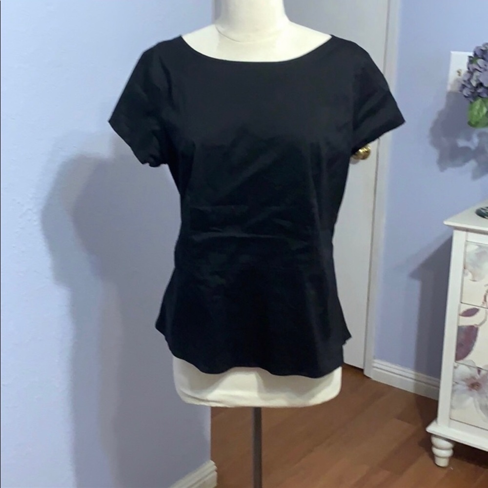 Black blouse (Party in the back)